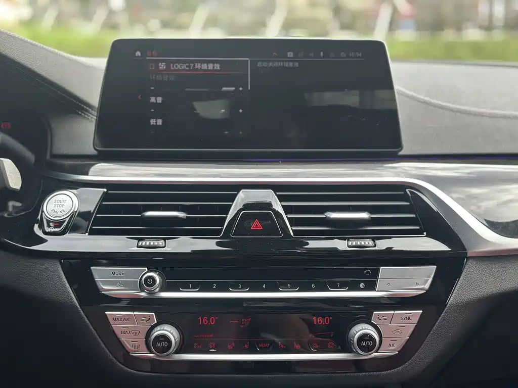 BMW 5 Series — миниатюра 13