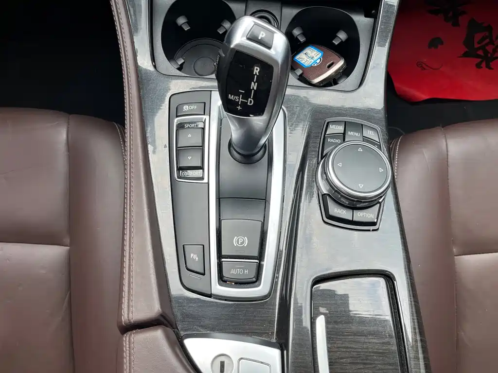 BMW 5 Series — миниатюра 12