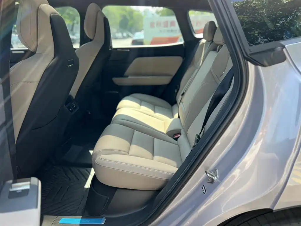 Volvo XC70 PHEV — миниатюра 7