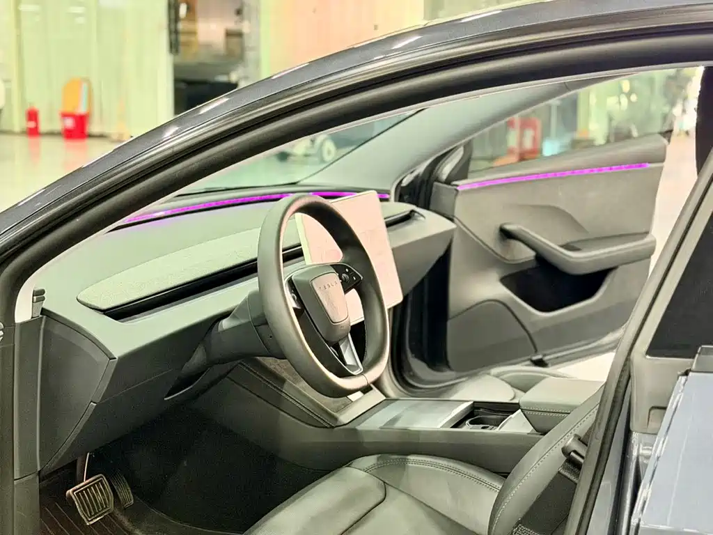 Tesla Model 3 — миниатюра 6