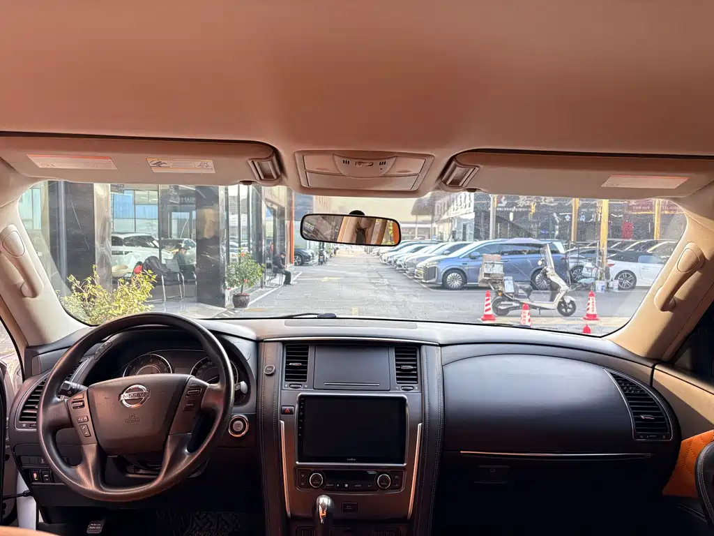 Nissan Patrol — миниатюра 8