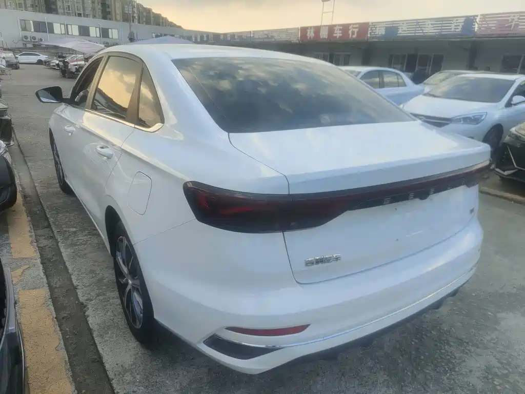 Geely Emgrand — миниатюра 14