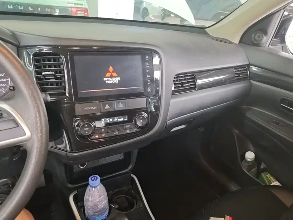 Mitsubishi Outlander — миниатюра 13