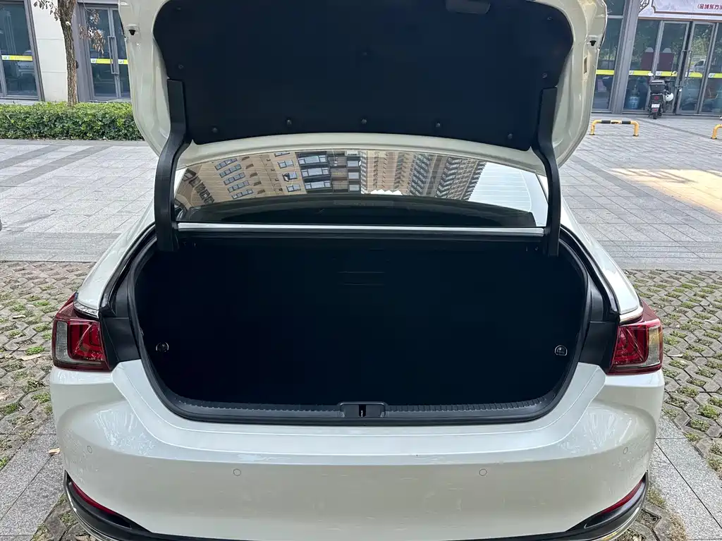 Lexus ES — миниатюра 18