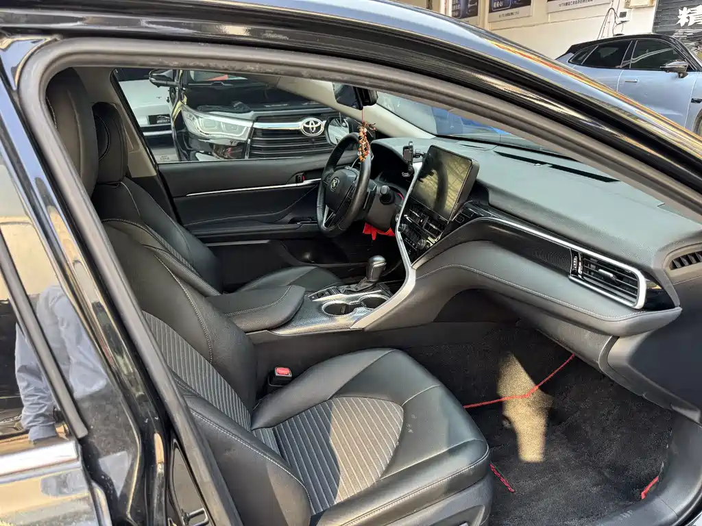 Toyota Camry — миниатюра 8