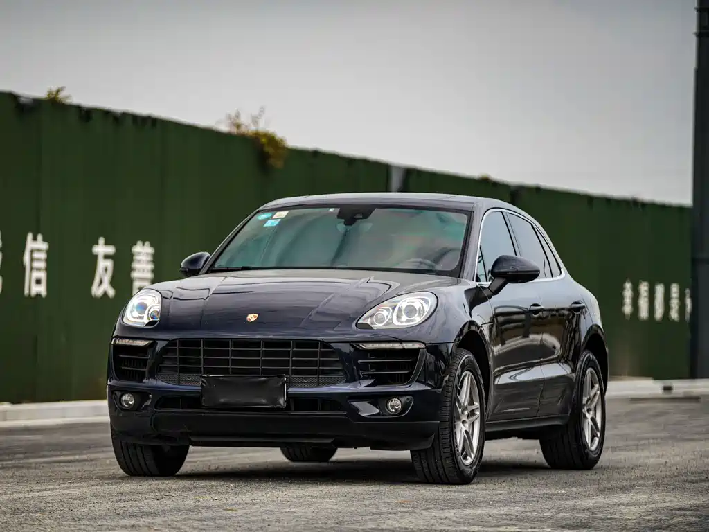 PORSCHE MACAN
