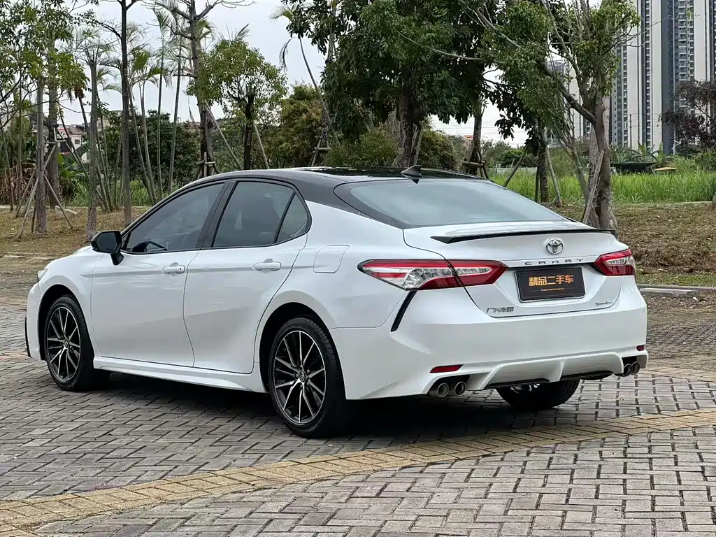 TOYOTA CAMRY