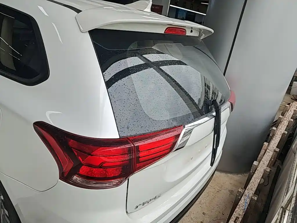 Mitsubishi Outlander — миниатюра 6