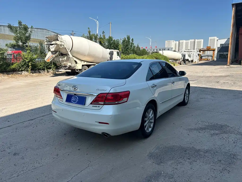 Toyota Camry — миниатюра 5
