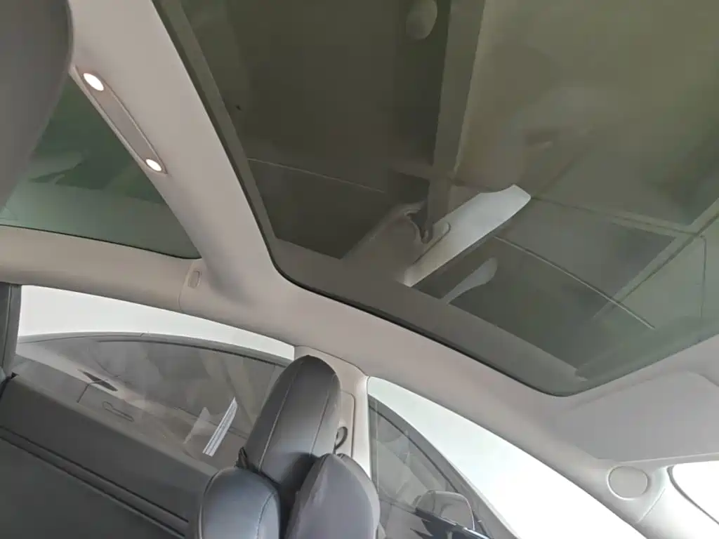 Tesla Model 3 — миниатюра 18
