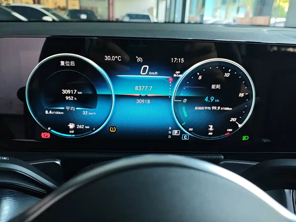 Mercedes-Benz GLB — миниатюра 12