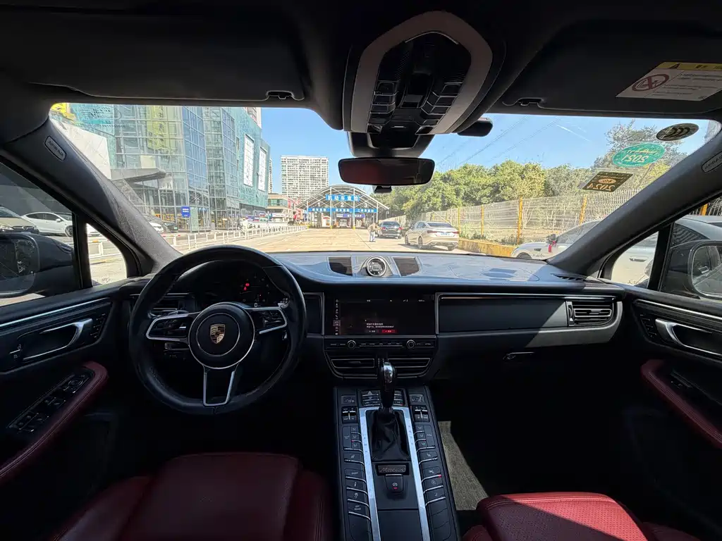 Porsche Macan — миниатюра 5