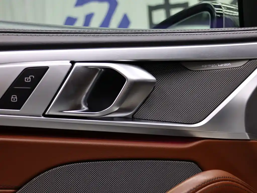 BMW 8 Series — миниатюра 9