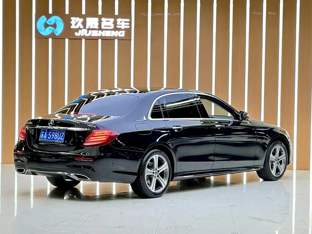 Mercedes-Benz E-Class — миниатюра 6