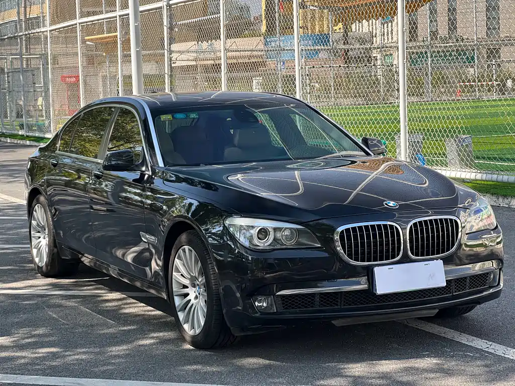 BMW 7 Series — миниатюра 3