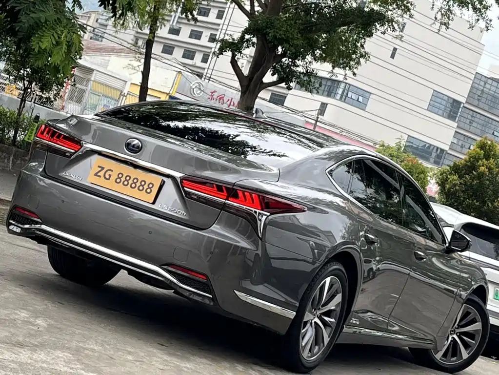 Lexus LS — миниатюра 6