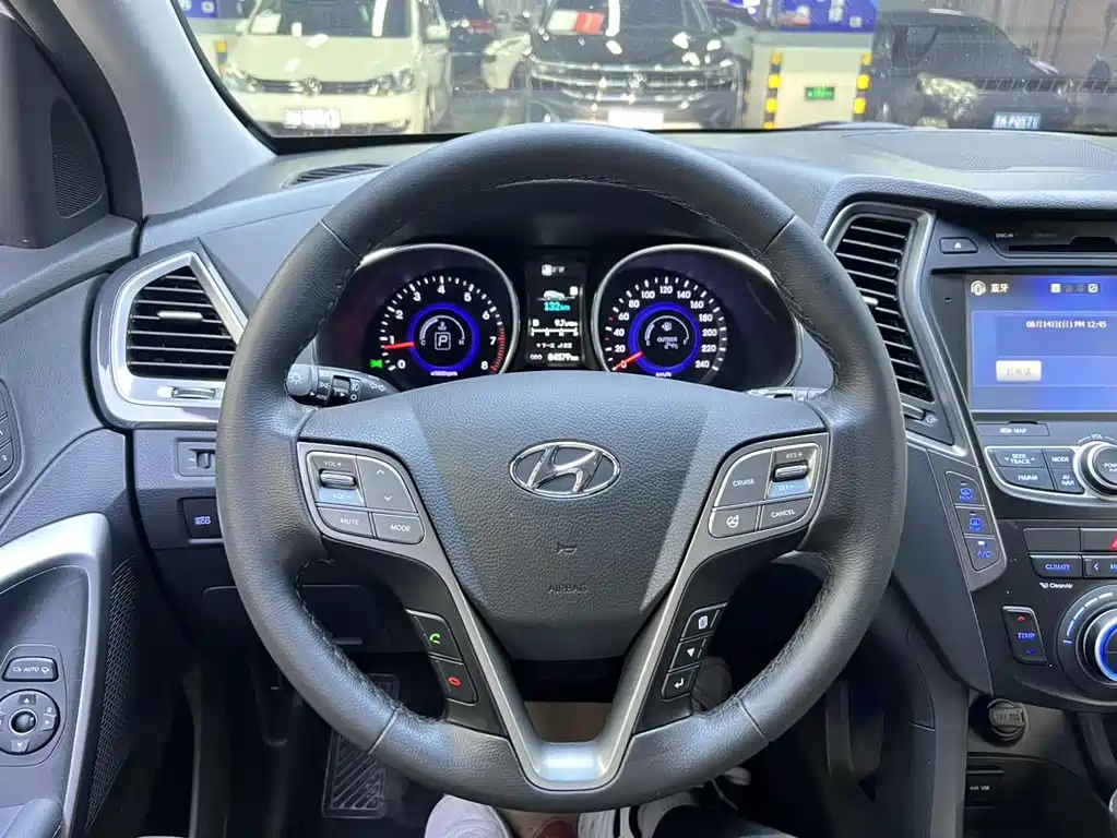 Hyundai Santa Fe 2013 2.4L AT Luxury