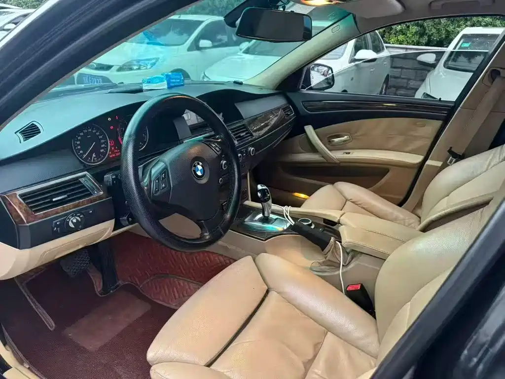BMW 5 Series — миниатюра 6