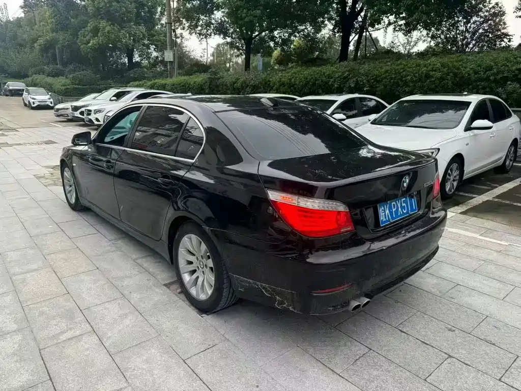BMW 5 Series — миниатюра 11
