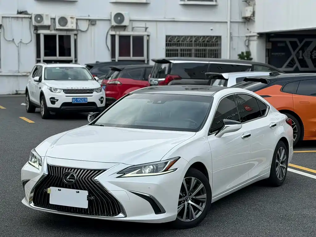 Lexus ES — миниатюра 16