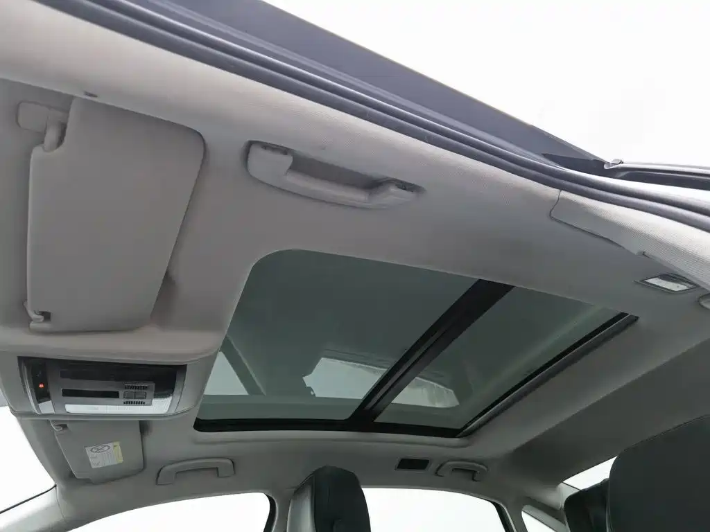 Volkswagen Passat PHEV — миниатюра 14