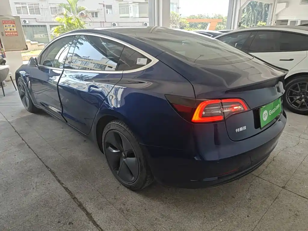 Tesla Model 3 — миниатюра 5