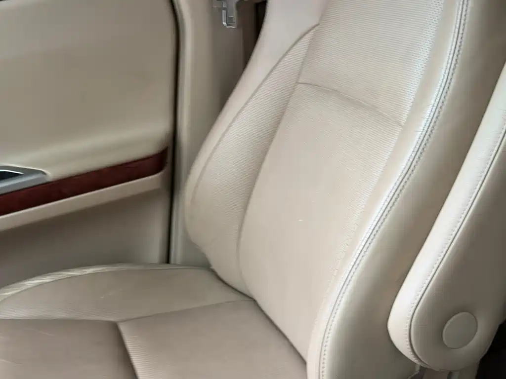 Toyota Alphard — миниатюра 3