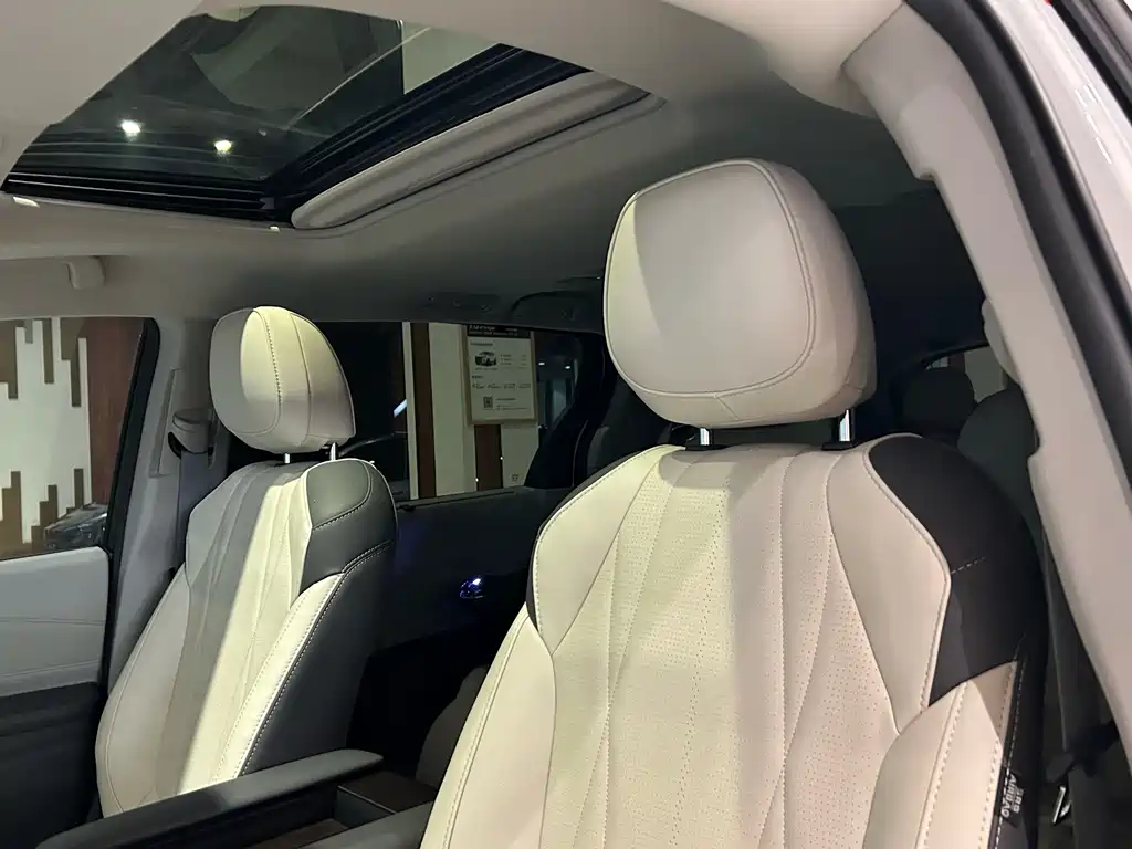 Toyota Granvia — миниатюра 12