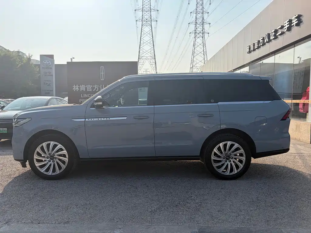 Lincoln Navigator — миниатюра 3