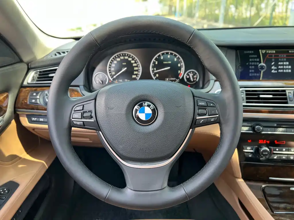 BMW 7 Series — миниатюра 20