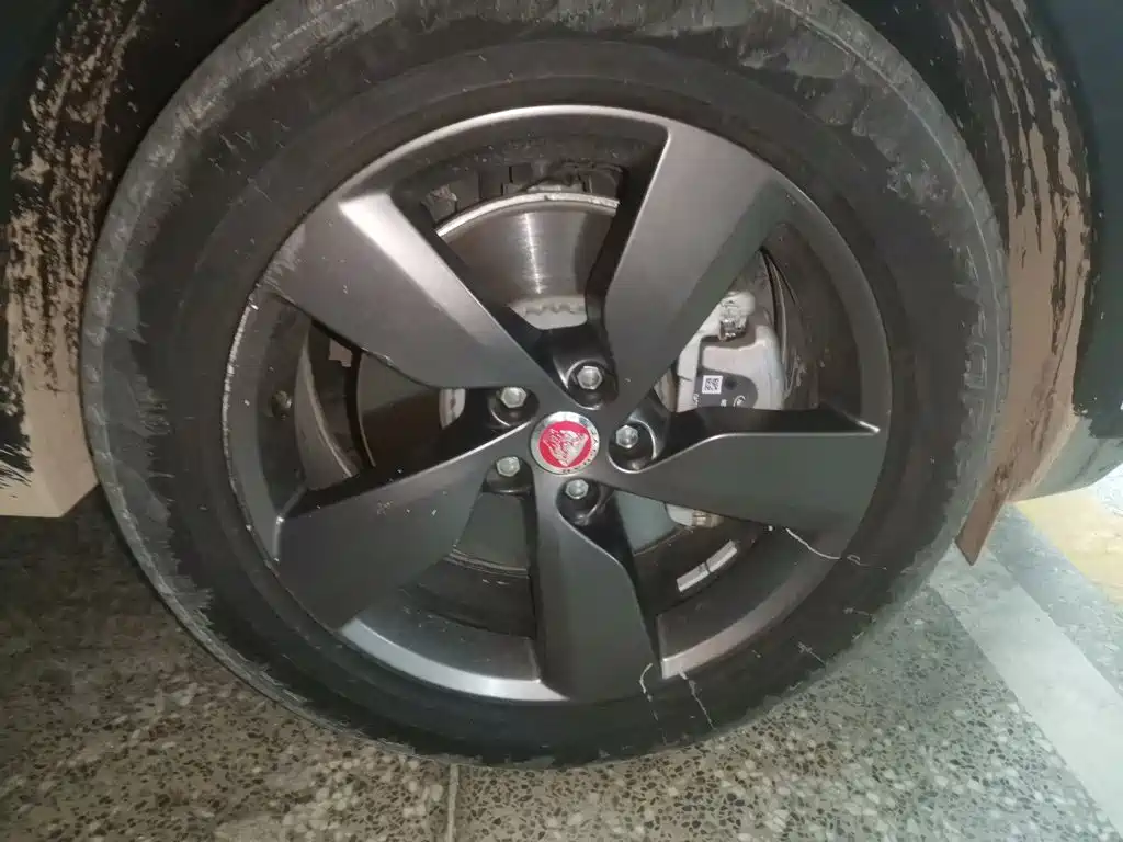 Jaguar E-PACE — миниатюра 24