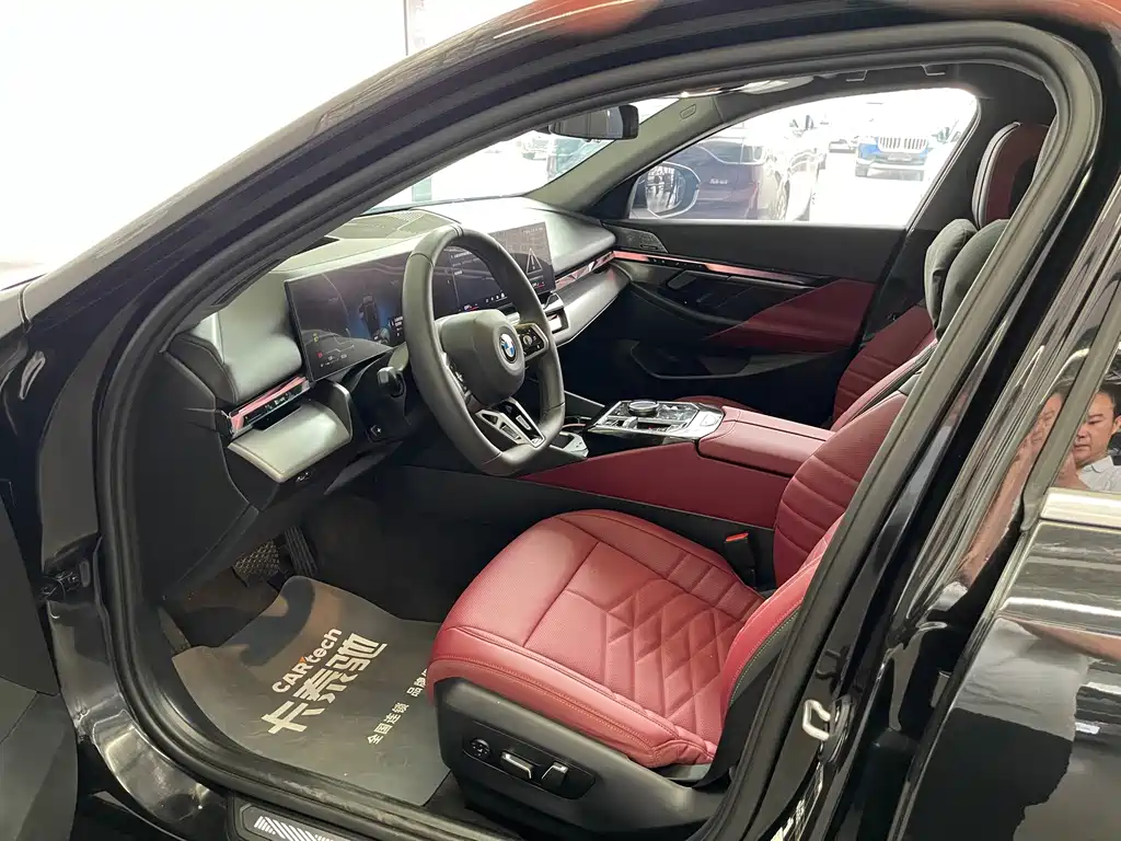 BMW 5 Series — миниатюра 12
