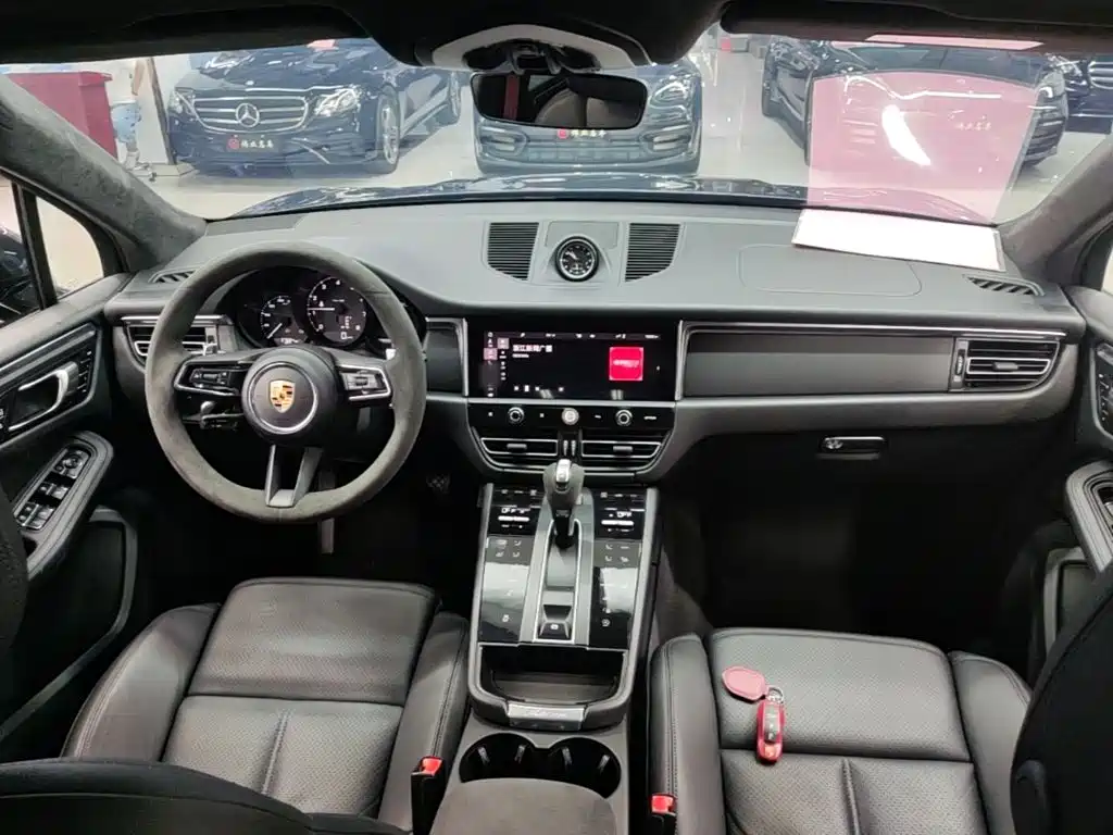 Porsche Macan — миниатюра 10