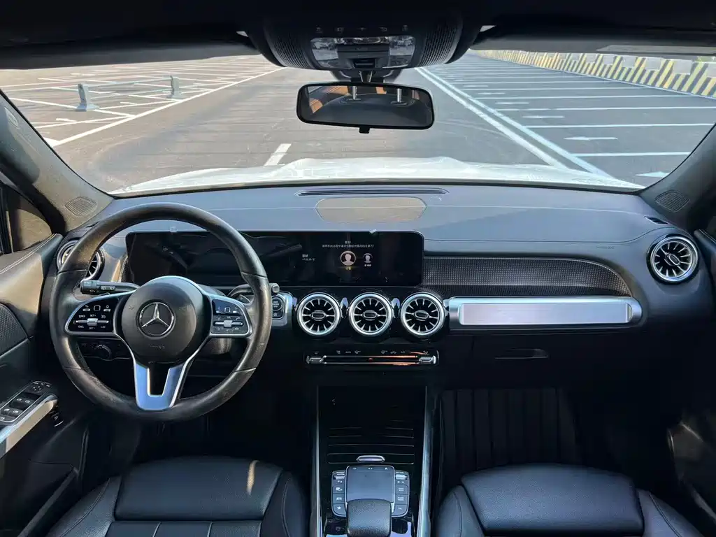 Mercedes-Benz GLB — миниатюра 8