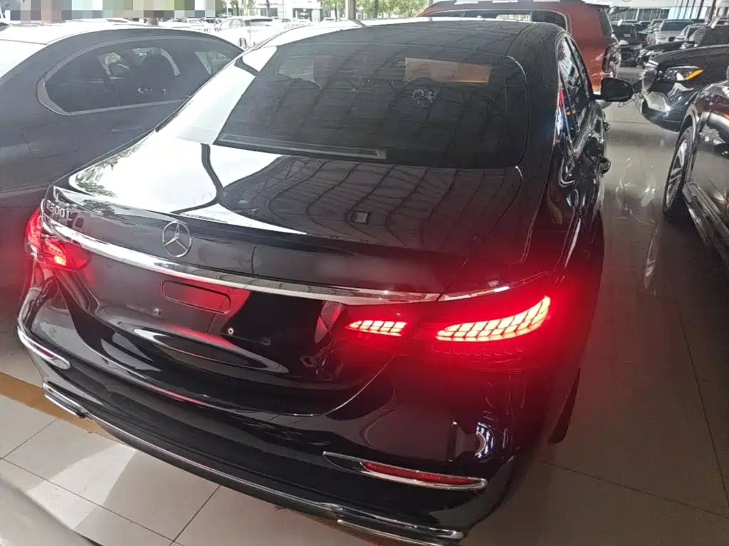 Mercedes-Benz E-Class — миниатюра 6