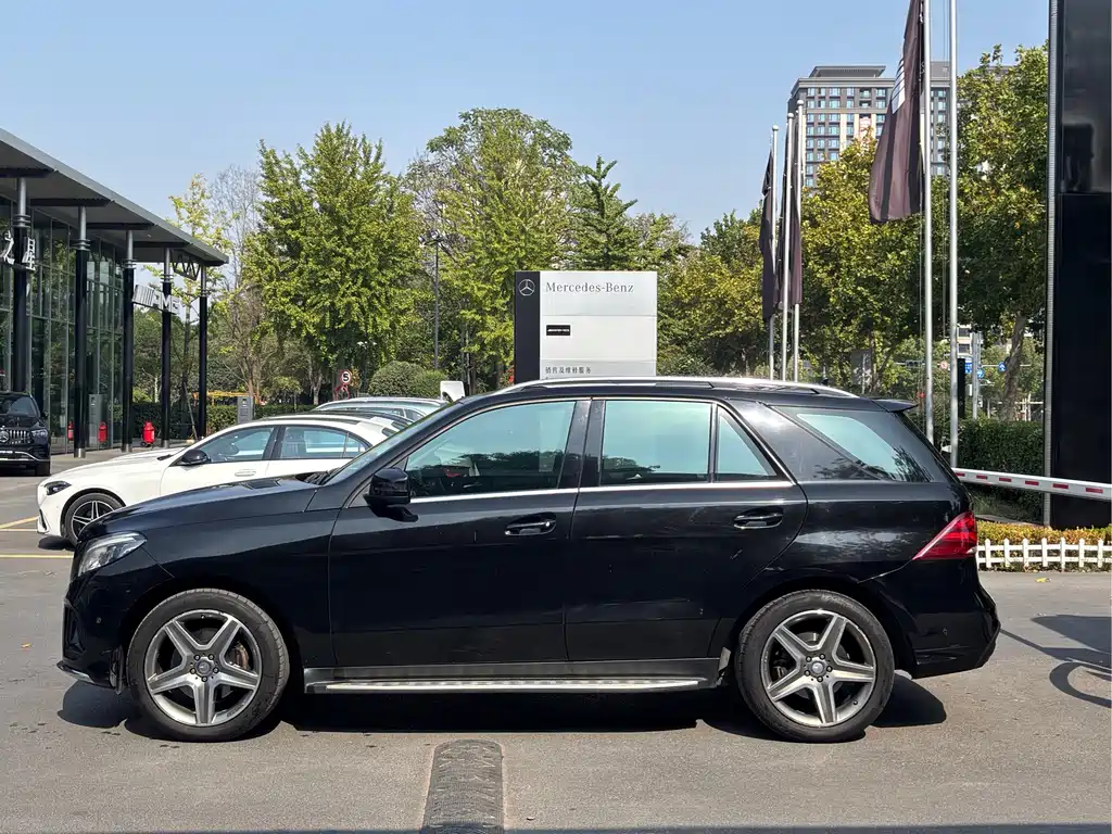 Mercedes-Benz GLE (Import) — миниатюра 2