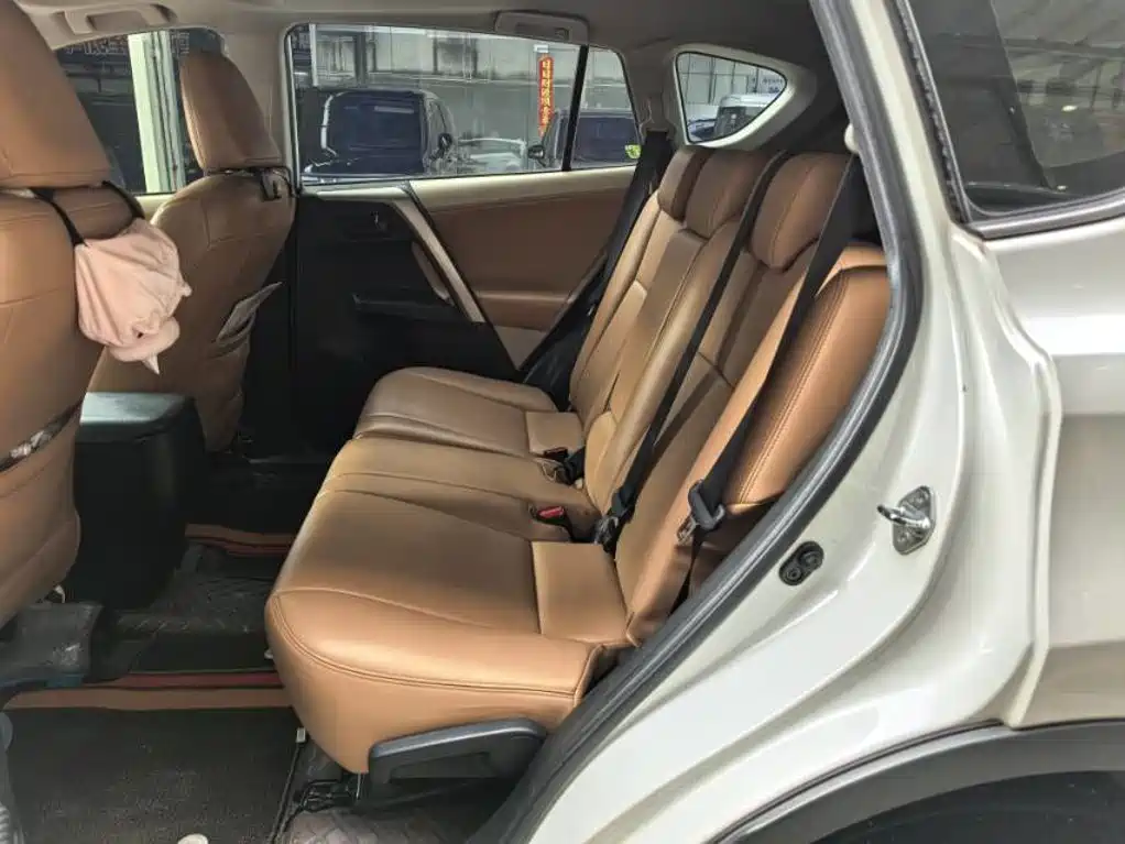 Toyota RAV4 — миниатюра 9