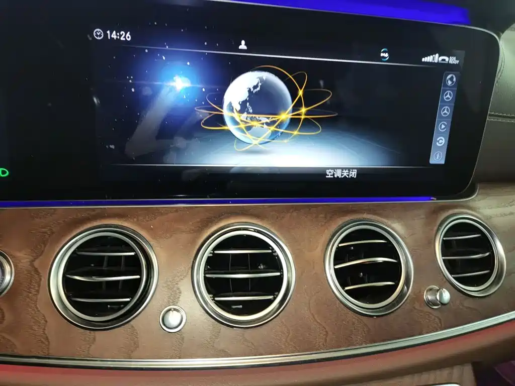 Mercedes-Benz E-Class — миниатюра 6