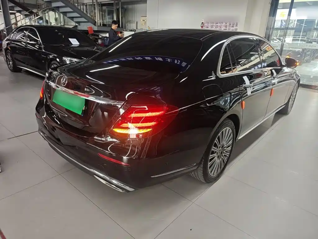 Mercedes-Benz E-Class — миниатюра 7