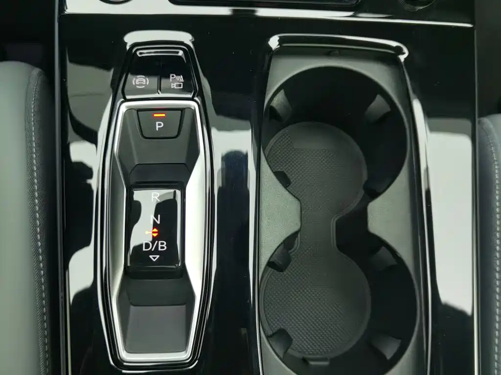 Audi Q6L e-tron — миниатюра 13