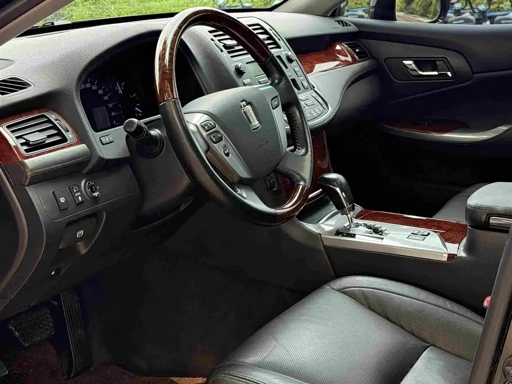 Toyota Crown — миниатюра 4