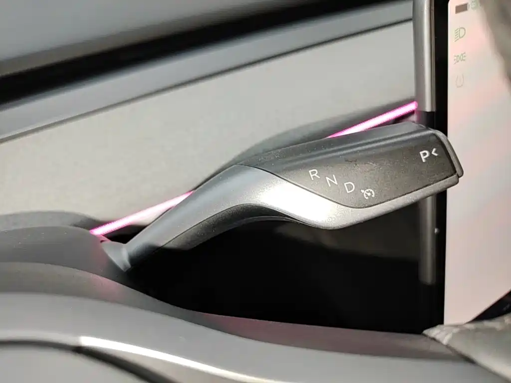Tesla Model Y — миниатюра 14