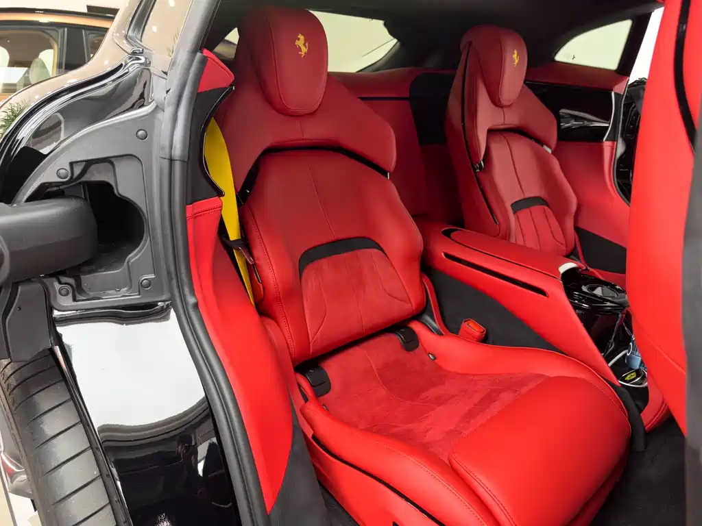 Ferrari Purosangue 2023 6.5L V12
