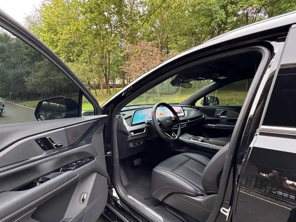 Cadillac XT5 — миниатюра 10