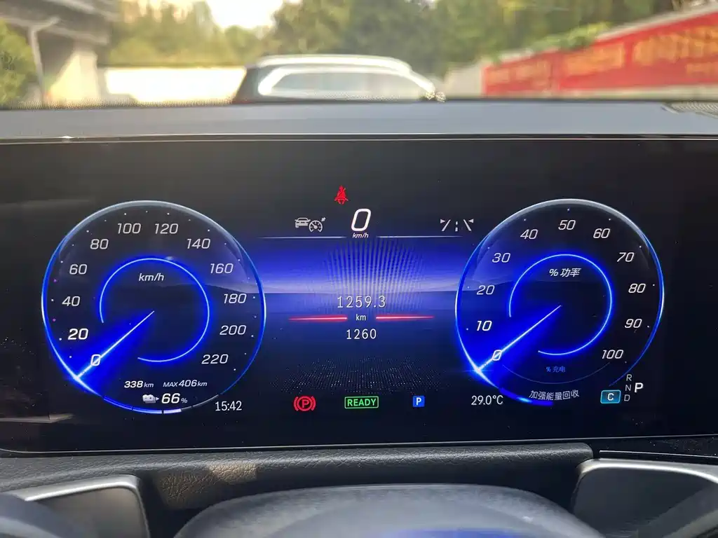 Mercedes-Benz EQB — миниатюра 10