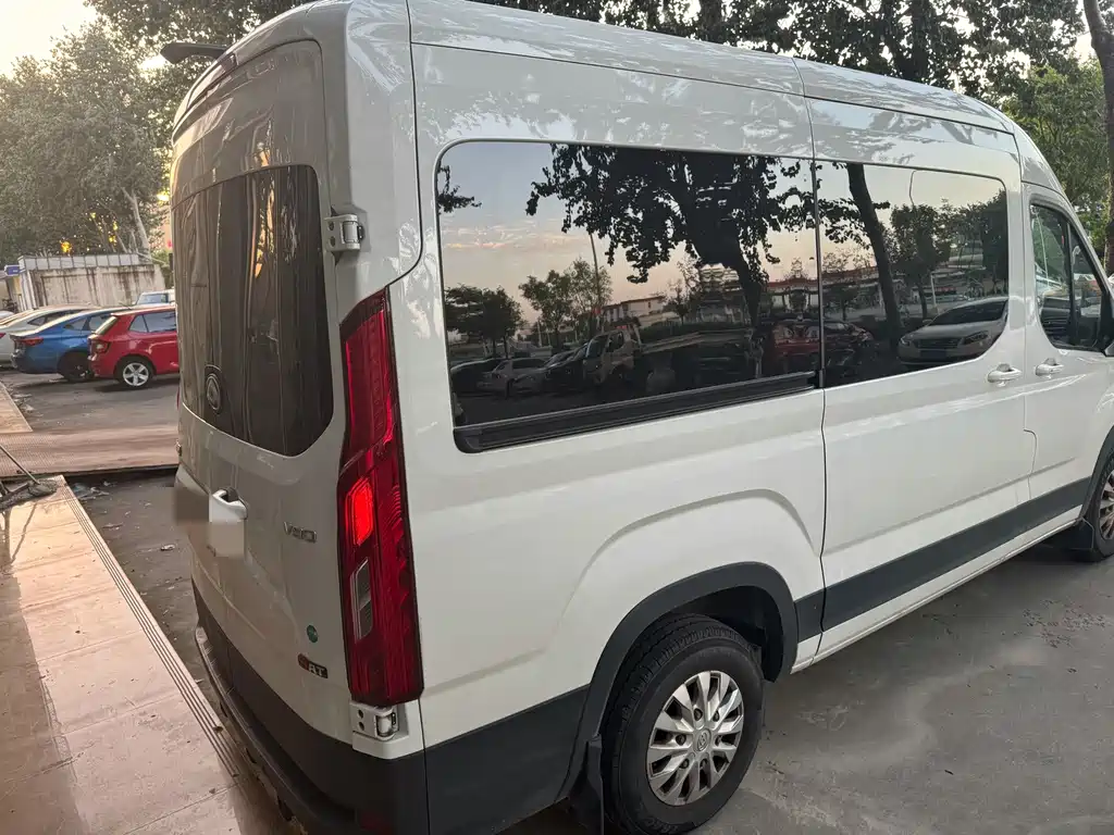MAXUS V90 — миниатюра 4