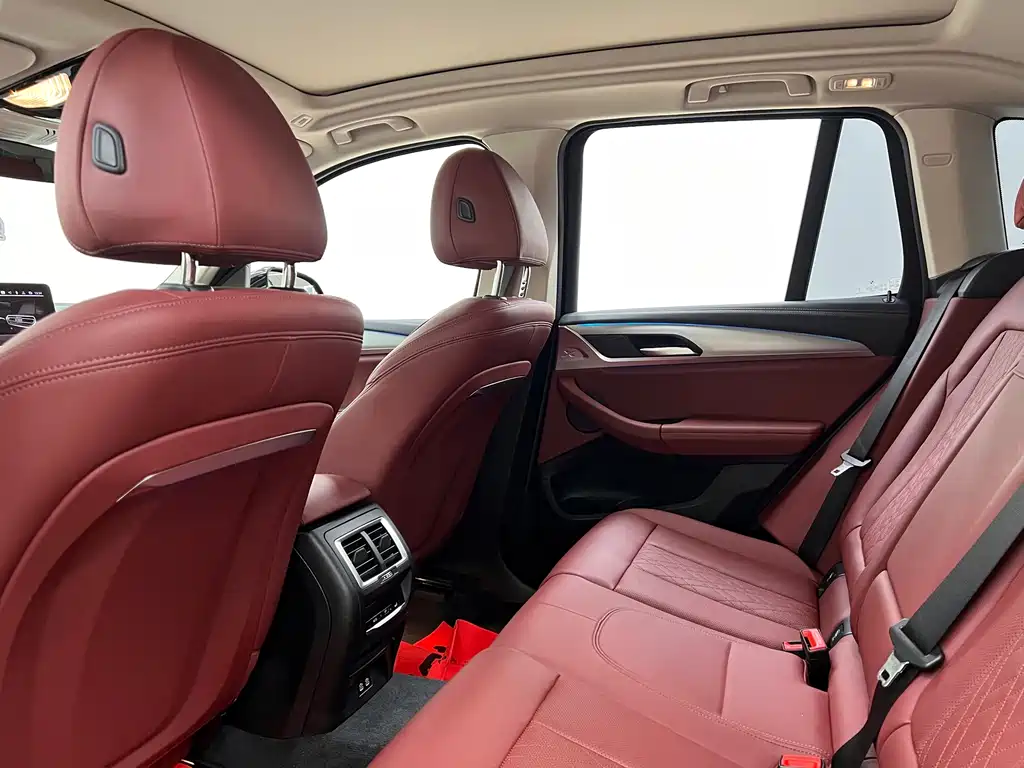 BMW iX3 — миниатюра 17