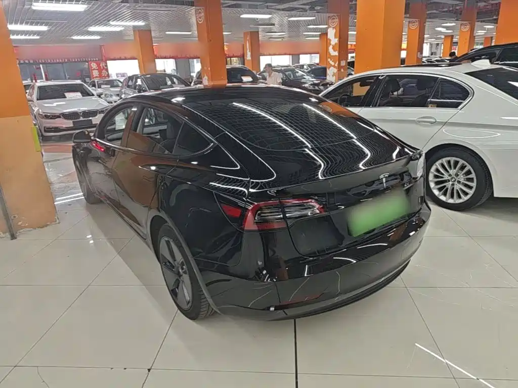 Tesla Model 3 — миниатюра 5