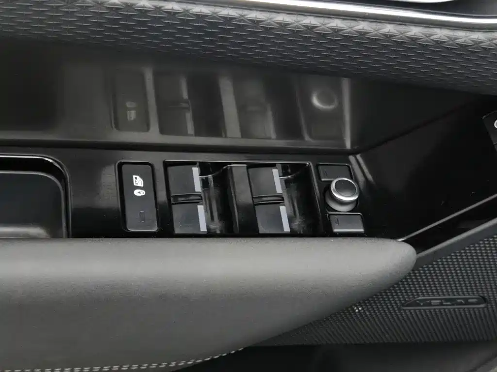 Land Rover Velar — миниатюра 9