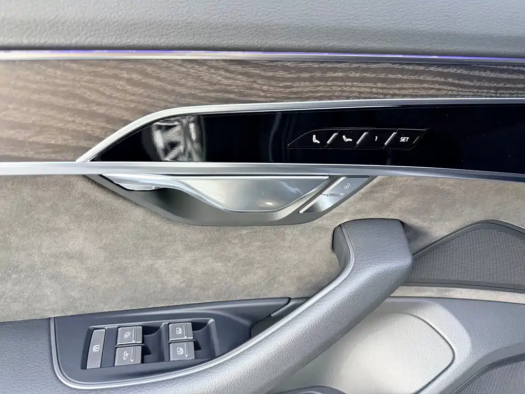 Audi A8 — миниатюра 13